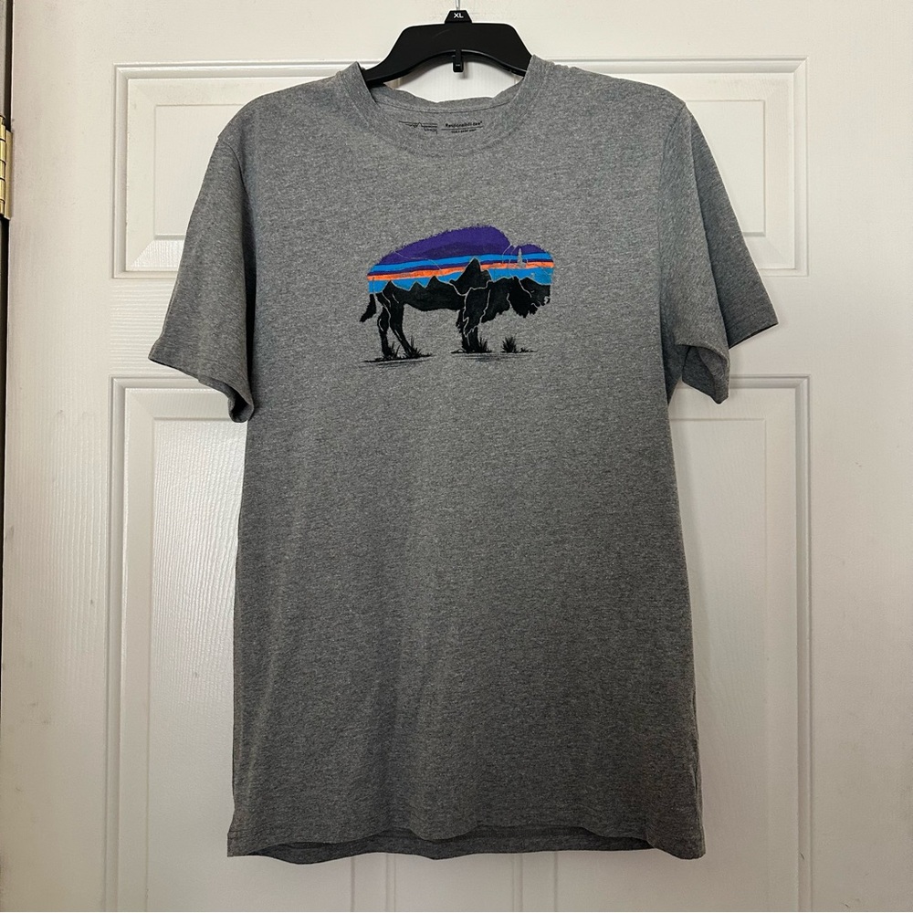 Patagonia Gray Short Sleeve Tee with Purple & Blue Buffalo Bison Graphic